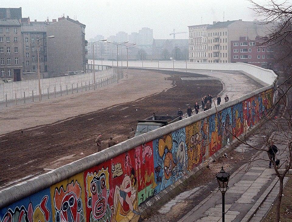 Como a Queda do Muro de Berlim Marcou o Fim da Guerra Fria