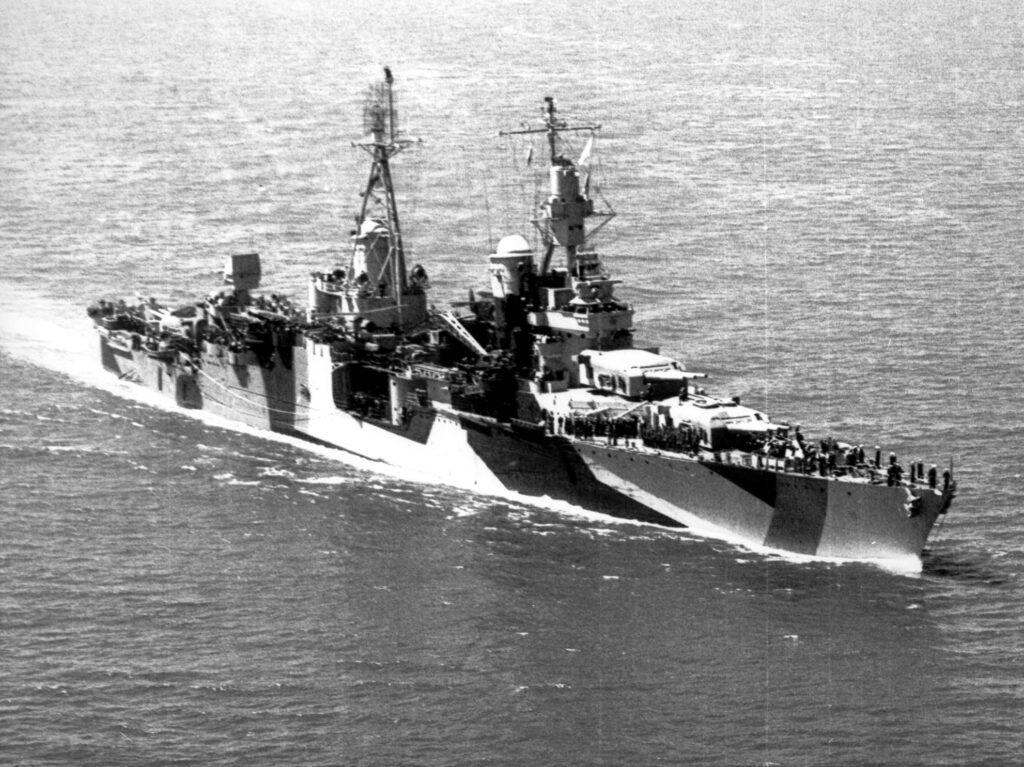 USS Indianapolis: o naufrágio secreto e os quatro dias de tubarões